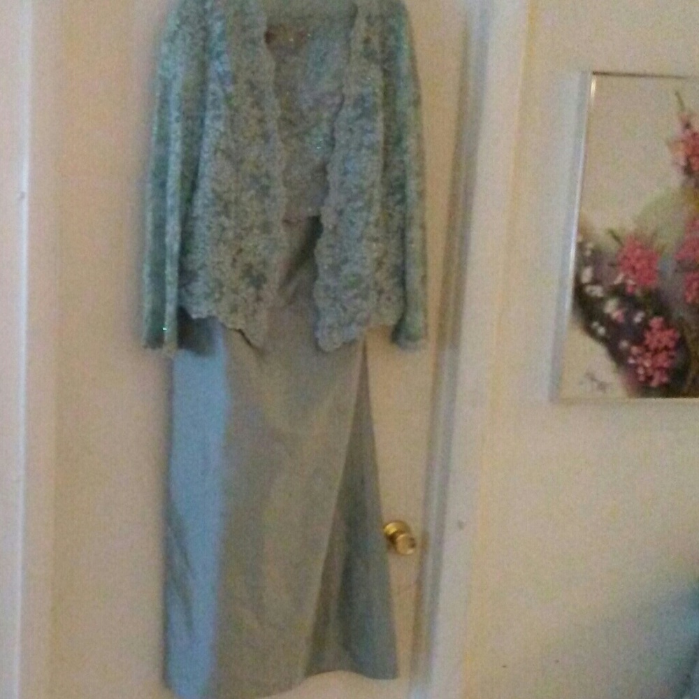 Montage Collection by Mon Cheri. Size 16
